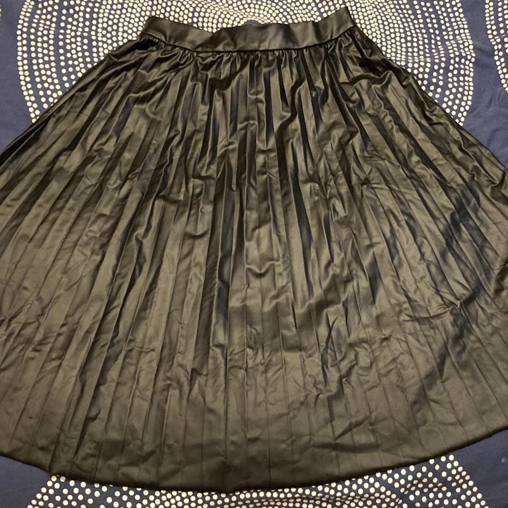 Picture Perfect pleated black faux leather midi skirt-NWT - Picture 2 of 4